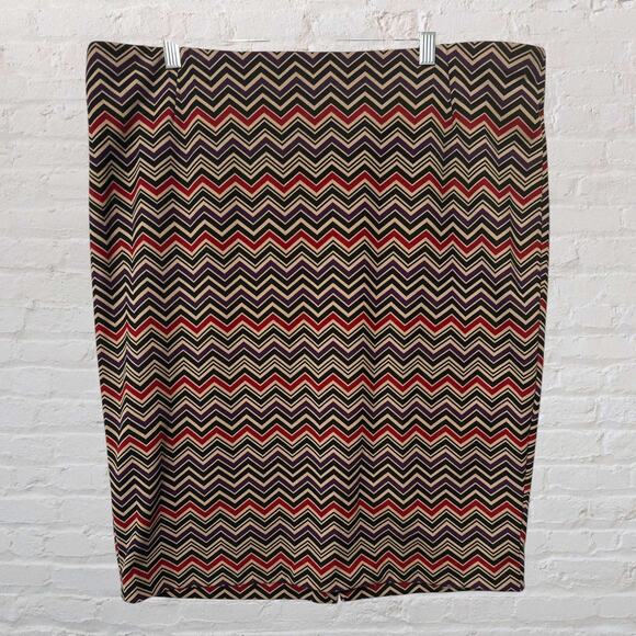 Lane Bryant Ponte Knit Pencil Skirt Women Beige Purple Chevron Back Slit Sz 20 - Picture 1 of 10